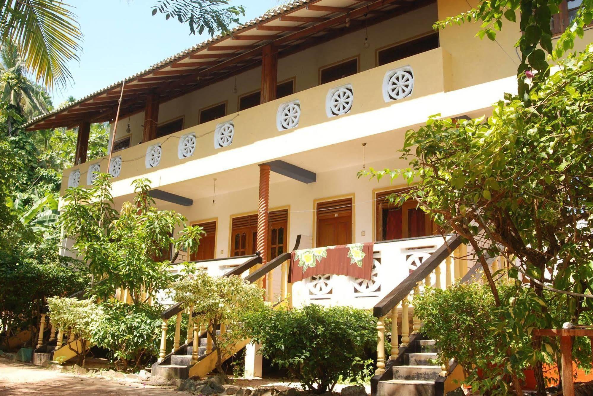 Dinu'S Resort Talaramba 外观 照片